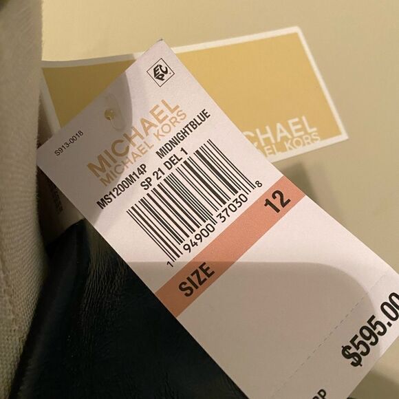 Michael Kors   - Picture 6 of 6